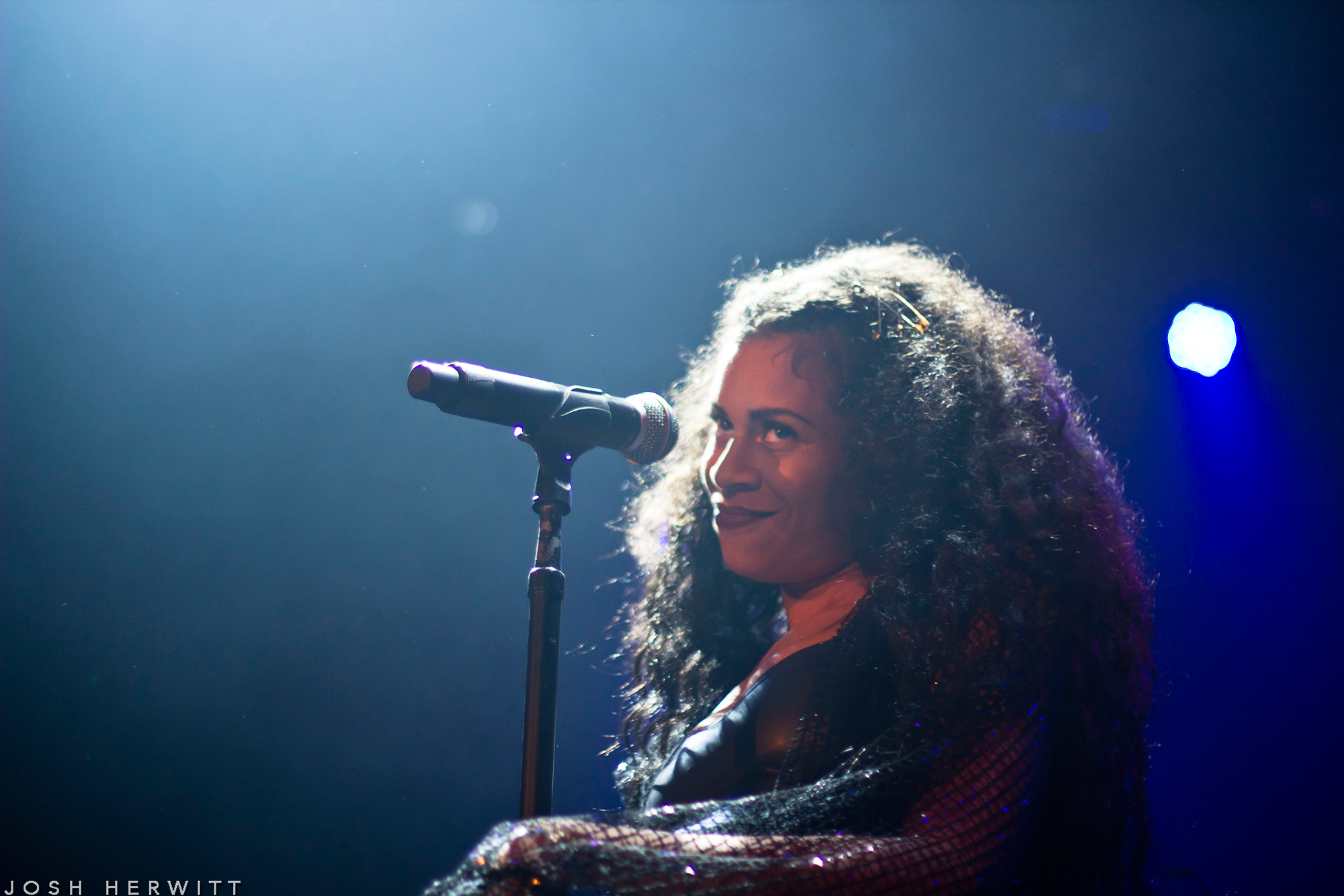 After touring with Sia, AlunaGeorge have never been more well-suited to ...